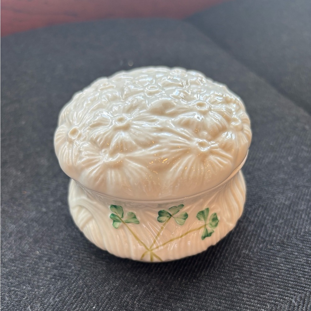 Belleek china ireland daisy shamrock jewelry trinket dish